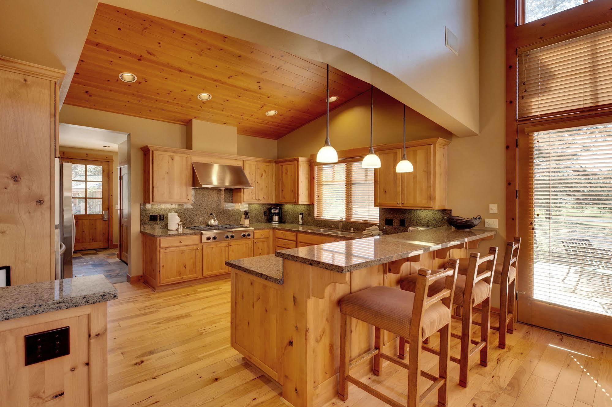 Tahoe Mountain Resorts Lodging Old Greenwood Траки Экстерьер фото