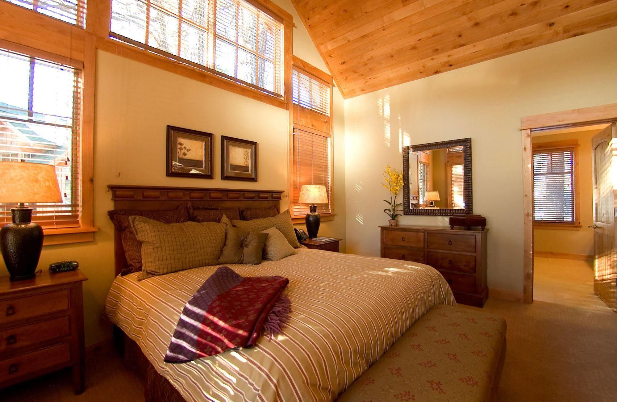 Tahoe Mountain Resorts Lodging Old Greenwood Траки Экстерьер фото